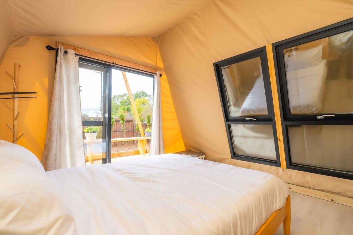 Отель Glamping In The Urban Глендора Экстерьер фото